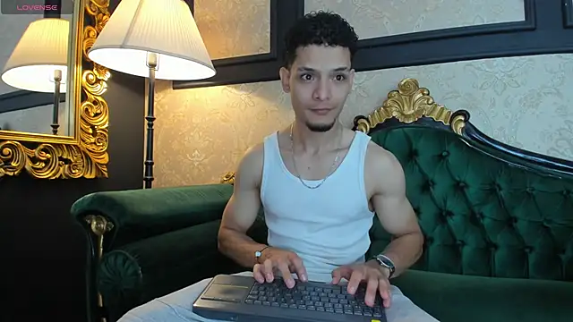 AlessandroKiing online show from May 2026 08:45:02 PM