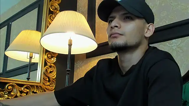Snapshot of AlessandroKiing chatting on July 2026 11:04:01 PM AlessandroKiing online show from July 2026 11:04:01 PM