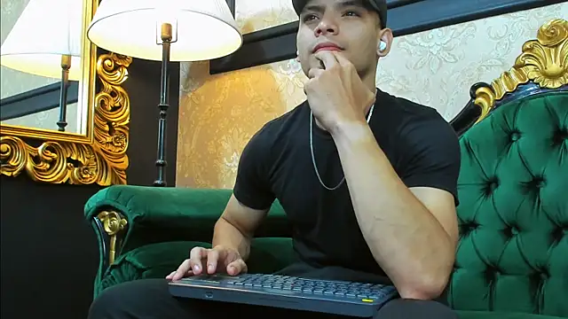 Snapshot of AlessandroKiing chatting on July 2026 10:07:02 PM AlessandroKiing online show from July 2026 10:07:02 PM