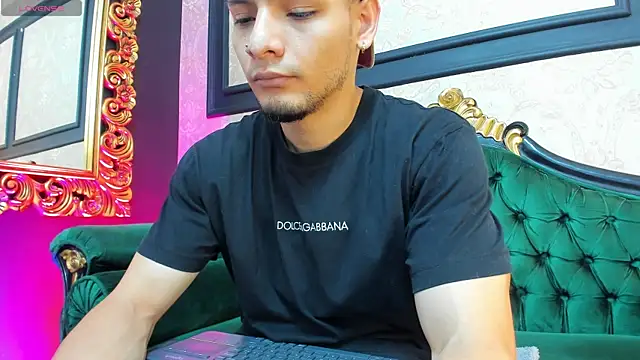 Snapshot of AlessandroKiing chatting on September 2025 01:47:02 PM AlessandroKiing online show from September 2025 01:47:02 PM