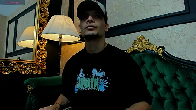AlessandroKiing online show from April 2026 07:42:01 PM