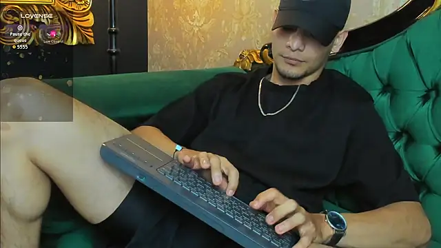 Snapshot of AlessandroKiing chatting on July 2026 08:04:02 PM AlessandroKiing online show from July 2026 08:04:02 PM