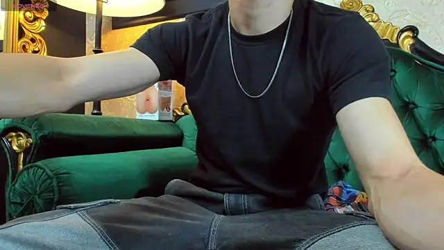 Snapshot of AlessandroKiing chatting on March 2026 09:17:02 PM AlessandroKiing online show from March 2026 09:17:02 PM