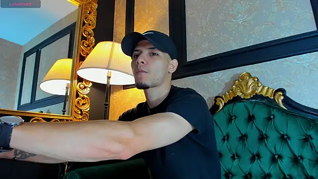 AlessandroKiing online show from May 2026 09:13:01 PM