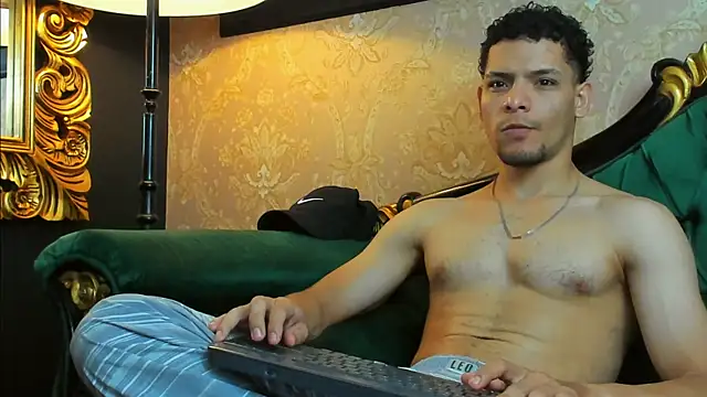 Snapshot of AlessandroKiing chatting on July 2026 02:20:02 AM AlessandroKiing online show from July 2026 02:20:02 AM