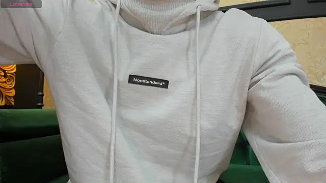 AlessandroKiing online show from April 2026 10:56:01 PM