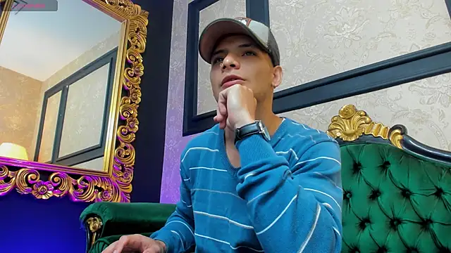 Snapshot of AlessandroKiing chatting on September 2025 01:53:02 PM AlessandroKiing online show from September 2025 01:53:02 PM