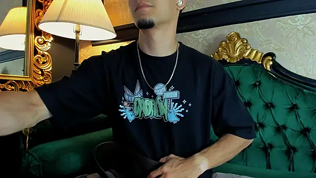 AlessandroKiing online show from May 2026 08:05:01 PM
