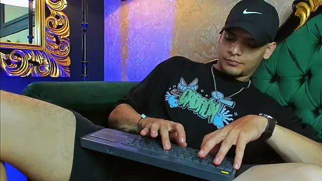 Snapshot of AlessandroKiing chatting on July 2026 11:13:01 PM AlessandroKiing online show from July 2026 11:13:01 PM