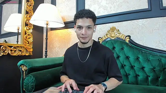 Snapshot of AlessandroKiing chatting on April 2026 02:18:02 PM AlessandroKiing online show from April 2026 02:18:02 PM