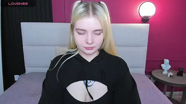 RuthBryant online show from November 2025 12:36:02 AM