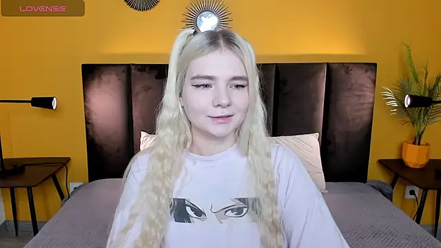 RuthBryant online show from November 2025 12:32:02 AM