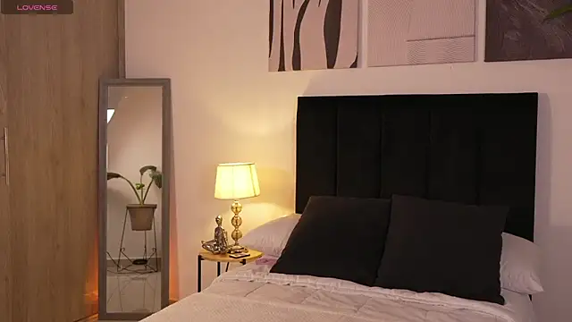 izzyvega   online show from March 2026 12:33:01 AM