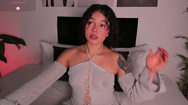 izzyvega   online show from October 2025 10:33:01 PM