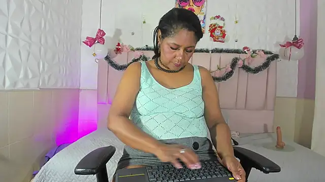 mya blaze online show from December 2025 01:04:02 PM