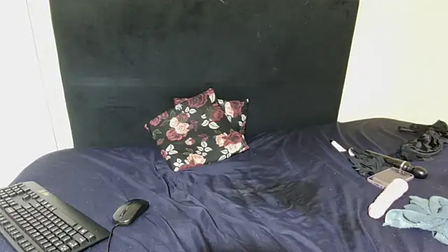 SweetTitties21 online show from April 2026 09:39:33 PM