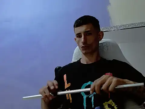 Damartinez27 online show from December 2025 06:24:01 PM