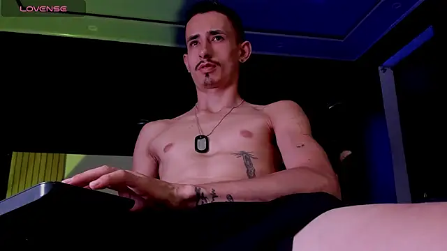 Damartinez27 online show from October 2025 04:31:01 AM