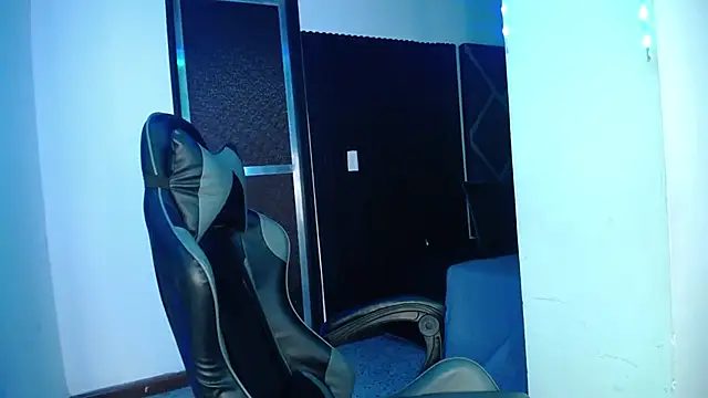 Lucy-23 online show from November 2025 11:20:02 PM