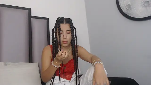 Lucy-23 online show from December 2025 05:22:02 AM