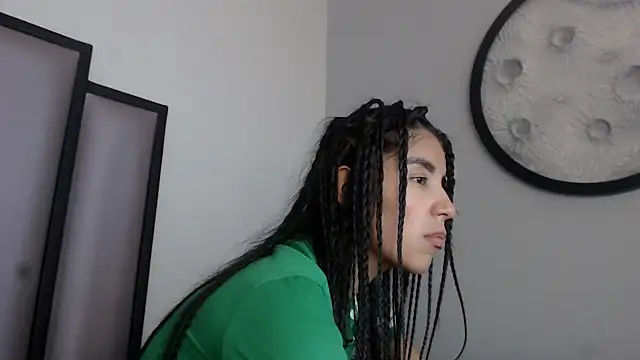 Lucy-23 online show from December 2025 05:17:02 AM