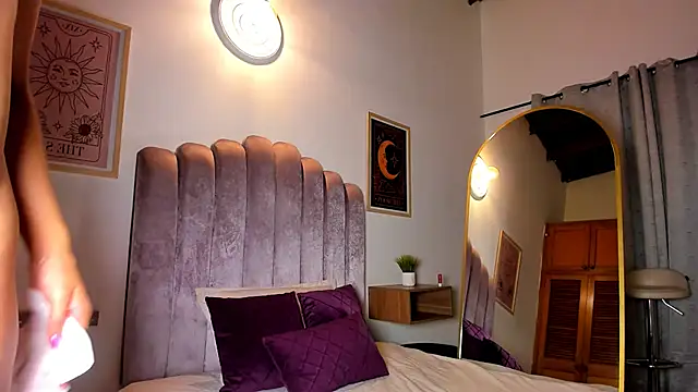 samaantha lux online show from December 2025 10:19:02 AM