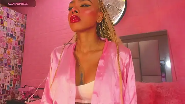 Nicole Rosales online show from September 2025 03:05:01 AM