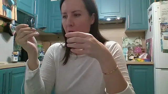 Snapshot of ALICAINWONDERLAND chatting on November 2025 03:59:01 PM ALICAINWONDERLAND online show from November 2025 03:59:01 PM