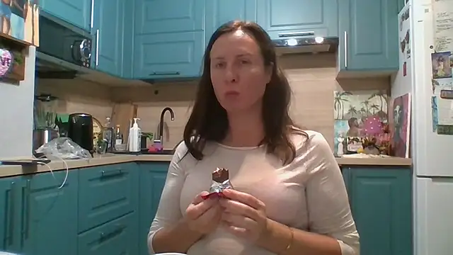 Snapshot of ALICAINWONDERLAND chatting on October 2025 02:35:02 PM ALICAINWONDERLAND online show from October 2025 02:35:02 PM