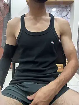 coupleyug online show from April 2026 05:04:01 PM