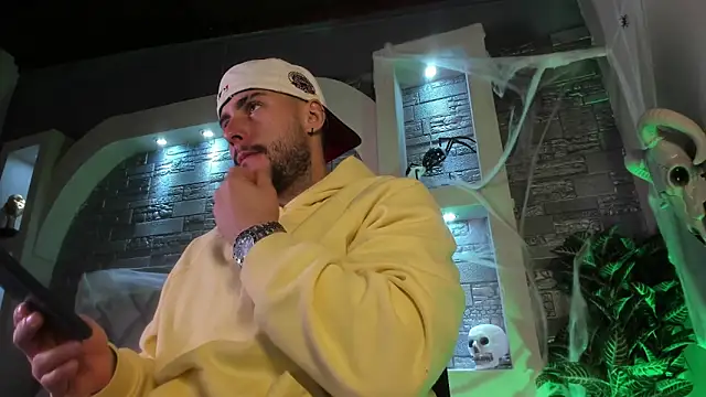 dominic de luca online show from October 2025 01:48:02 AM