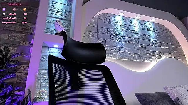 dominic de luca online show from November 2025 03:27:02 AM