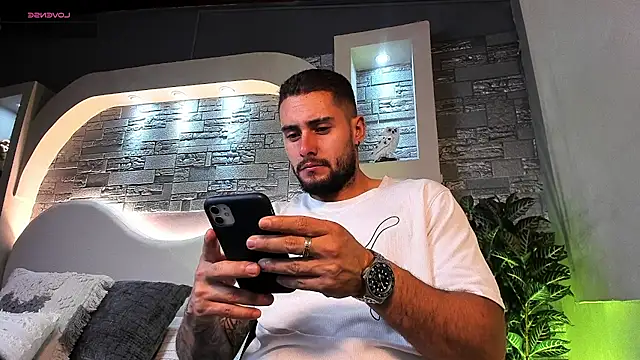 dominic de luca online show from November 2025 10:58:01 PM