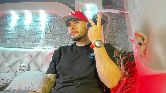 dominic de luca online show from October 2025 03:21:02 AM