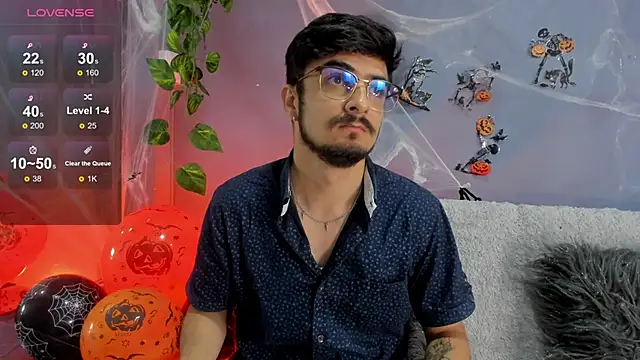 Snapshot of AaronFuentes7 chatting on October 2025 01:34:01 PM AaronFuentes7 online show from October 2025 01:34:01 PM