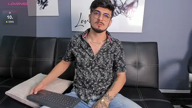 Snapshot of AaronFuentes7 chatting on September 2025 07:35:02 PM AaronFuentes7 online show from September 2025 07:35:02 PM