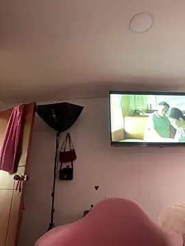 larsonbeverly online show from March 2026 08:19:01 PM