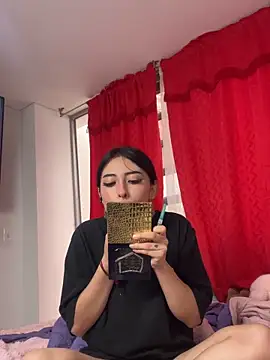 larsonbeverly online show from April 2026 05:52:01 PM