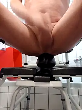 Snapshot of toywood chatting on September 2025 04:51:01 AM toywood online show from September 2025 04:51:01 AM