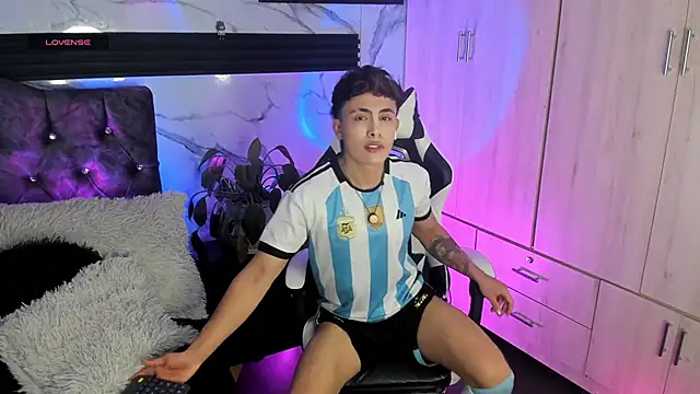 Snapshot of Saimonvela chatting on April 2026 07:09:02 AM Saimonvela online show from April 2026 07:09:02 AM