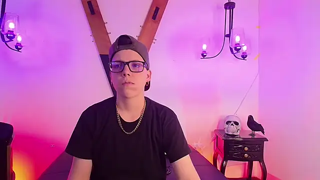 SpencerMontgomery online show from November 2025 07:58:01 PM