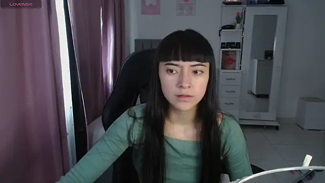 Snapshot of violetta_blackk chatting on May 2026 04:48:01 PM violetta blackk online show from May 2026 04:48:01 PM