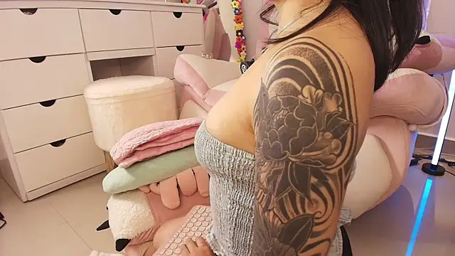 justonecute online show from June 2026 12:23:02 AM