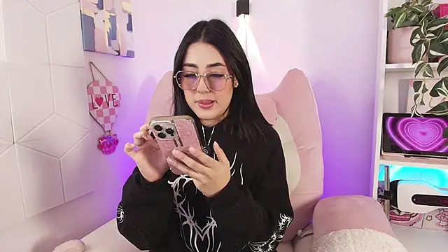 justonecute online show from May 2026 11:07:02 PM