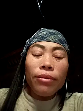 Snapshot of CoMay003 chatting on November 2025 12:33:02 AM CoMay003 online show from November 2025 12:33:02 AM