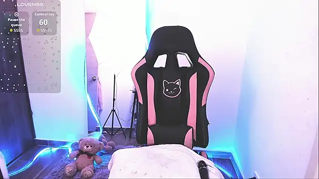 samiacooper25 online show from November 2025 09:45:02 AM