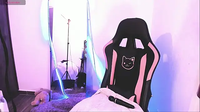 samiacooper25 online show from October 2025 09:10:02 AM