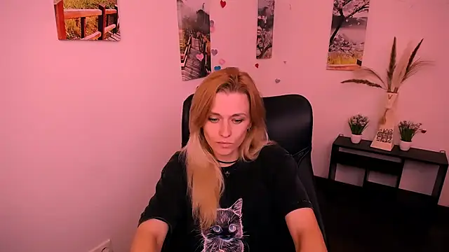 Snapshot of PeppyMia chatting on September 2025 04:49:02 AM PeppyMia online show from September 2025 04:49:02 AM