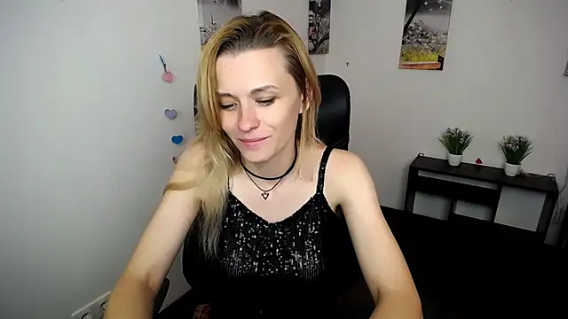 Snapshot of PeppyMia chatting on October 2025 06:12:02 AM PeppyMia online show from October 2025 06:12:02 AM