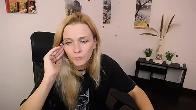 PeppyMia online show from September 2025 07:47:02 AM